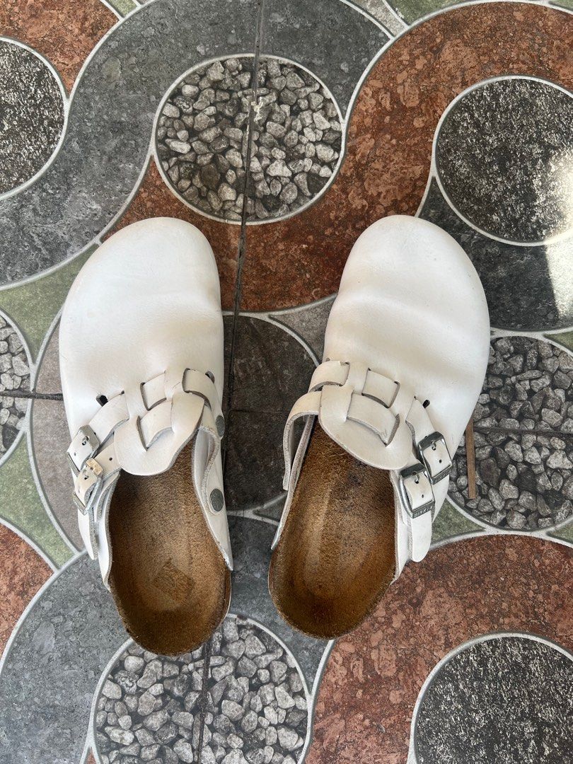 Birkenstock clogs size 39 (Category: Slippers and slides) located in Manila. Submitted by lean14 (Listing ID 1338557461, Image 2). Description: Excellent condition No heel deag no toe drag Minimal stain signs of usage Size 39 .