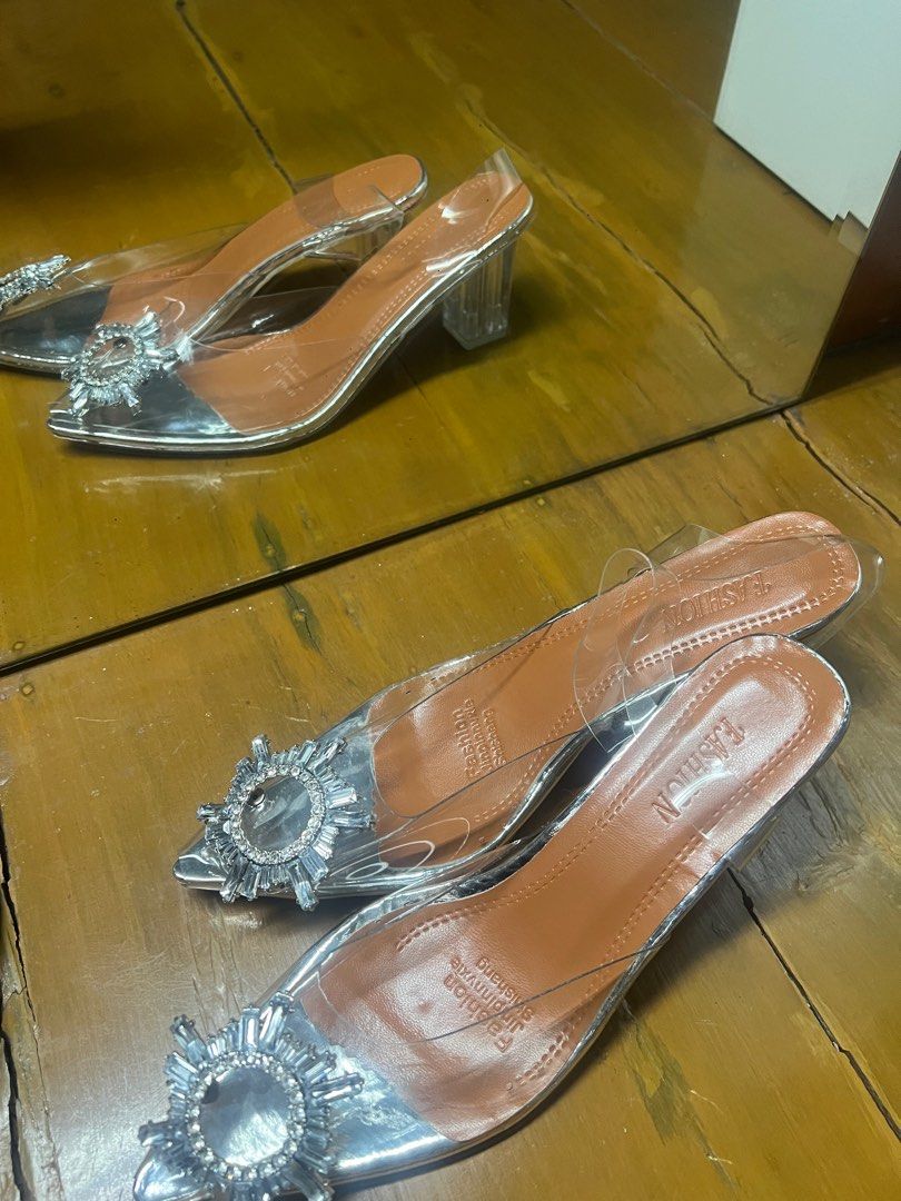 Clear heels (Category: Heels) located in San Fernando. Submitted by _prelovedbysflp (Listing ID 1338555316, Image 2). Description: .