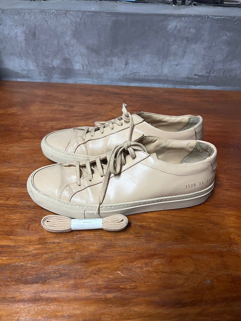 Common Projects Achilles Low Natural 39 (Category: Sneakers) located in Quezon City. Submitted by mocirne (Listing ID 1338558110, Image 1). Description: .