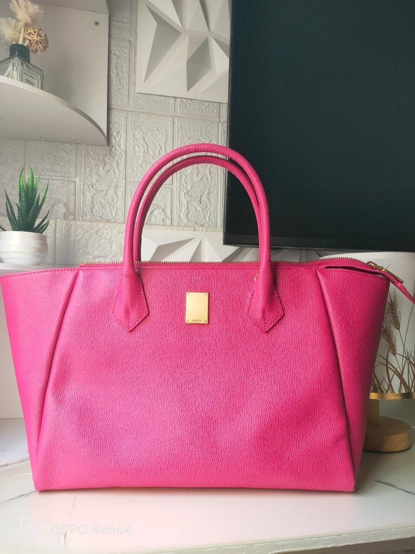 Couronne Top Handle (Category: Luxury Bags & Wallets) located in Manila. Submitted by merliahmiraebagventureph (Listing ID 1337555123, Image 1). Description: Very konting sign of usage 9/10 No sling included Coded inside.