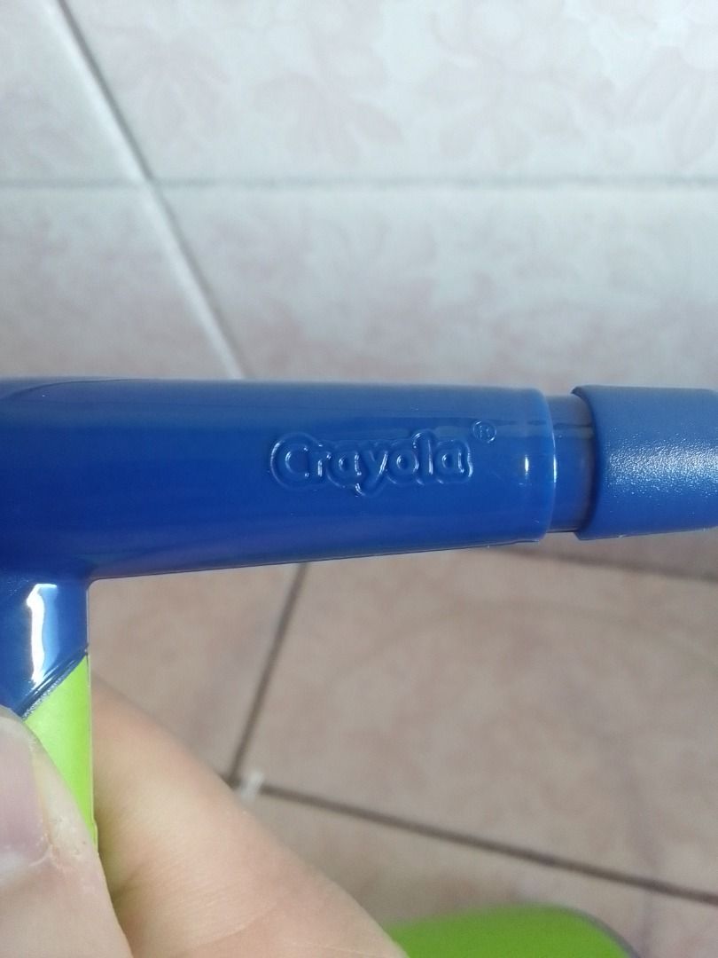 CRAYOLA AIR MARKER SPRAY KIT - LOOSE (Category: Craft Supplies & Tools) located in Mandaluyong City. Submitted by neko.neko21 (Listing ID 1338565592, Image 3). Description: SIZE : 10.2 x 22.6 x 27.9 CM FORMAT : ART TOOL REMARK : - ORIGINAL ITEM FROM CRAYOLA - UNIT AND 6V POWER ADAPTER ONLY - UNIT STILL FUNCTIONING (POWERS ON AND AIR PASSES THROUGH THE SPRAY GUN) - IN GOOD WORKING CONDITION NO CRACKS OR DAMAGES PAYMENT METHOD - BDO - BANK OF COMME