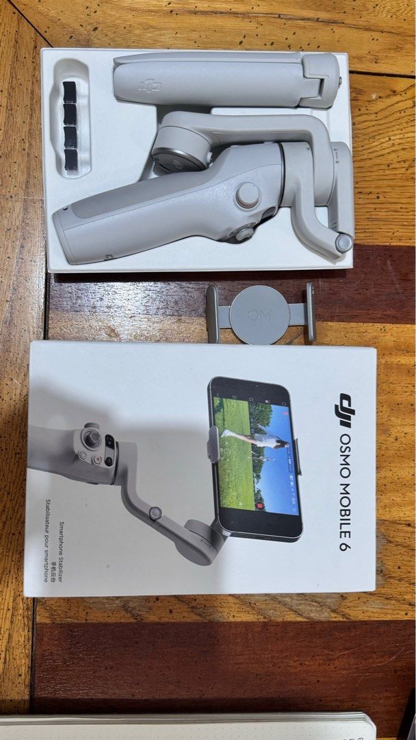 DJI OSMO MOBILE 6 (Category: Gimbals & Stabilizers ) located in Makati City. Submitted by dionne060 (Listing ID 1338510275, Image 2). Description: with box with minor scratches but it doesn’t affect its performance bought for 7800 RFS: need funds .