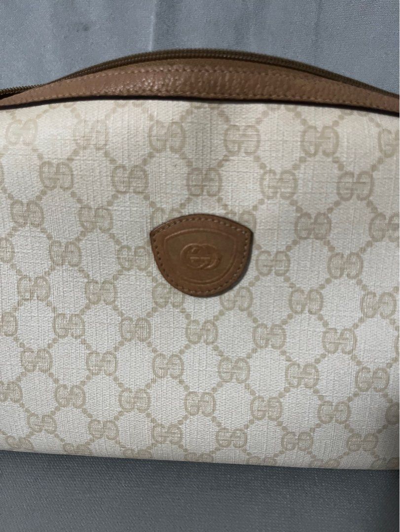 Gucci sling bag (Category: Cross-body Bags) located in Kabankalan. Submitted by mad_zillaaa (Listing ID 1338598609, Image 1). Description: See photos for details.