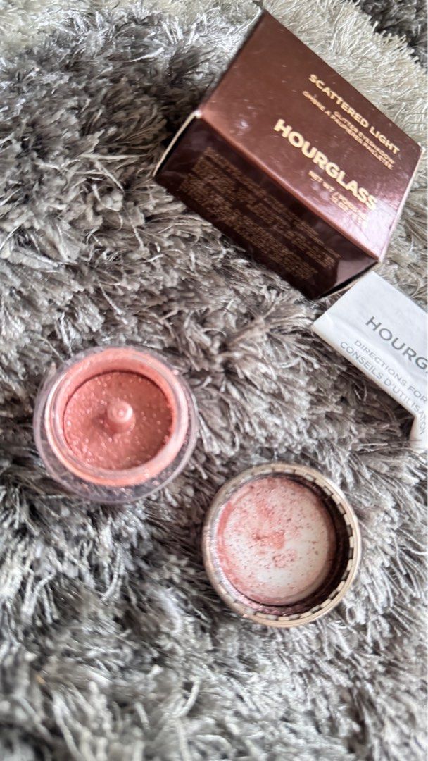 Hourglass scattered light glitter eyeshadow (Category: Makeup) located in Quezon City. Submitted by vaniteees (Listing ID 1338556743, Image 3). Description: Hourglass scattered light glitter eyeshadow Shade is AURA Check swatch on google .