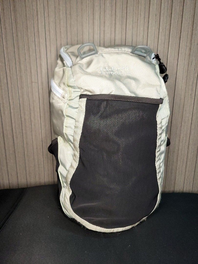 L.L. Bean Sprout 18 Back Bag Gray Black (Category: Backpacks) located in Taguig. Submitted by cousina (Listing ID 1338627212, Image 1). Description: 100% ORIGINAL / AUTHENTIC L.L. BEAN SPROUT BAG ✨️ Dimension: L 24 cm x H 39 cm x W 21 cm 6/10 Original Price sa market: 4,000.