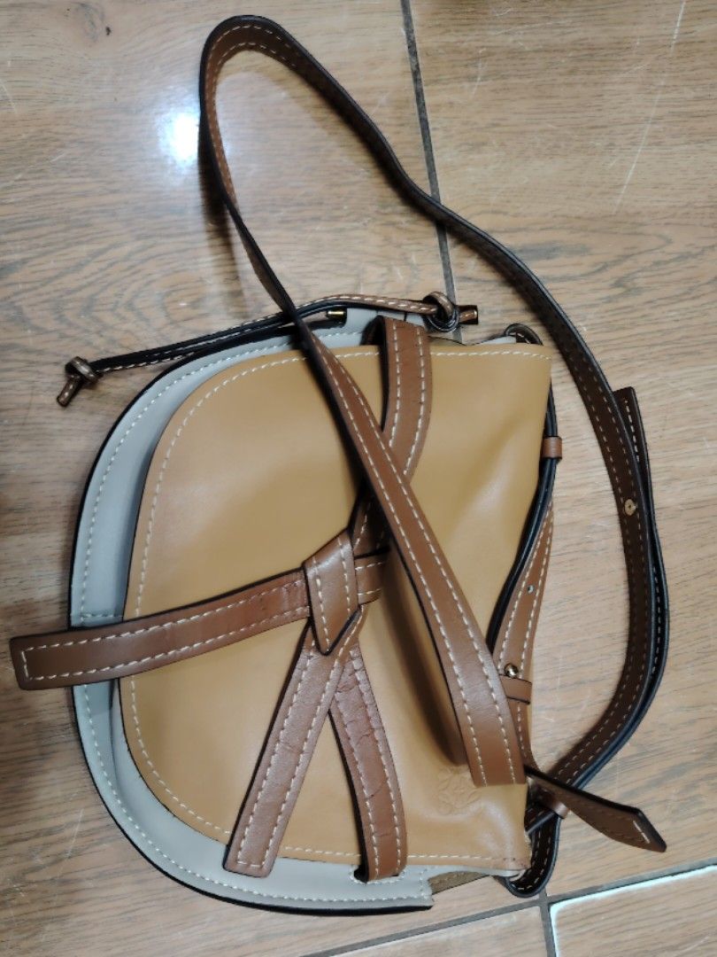 Loewe miNI gate bag (Category: Luxury Bags & Wallets) located in Manila. Submitted by misswvnscart.ph (Listing ID 1338517601, Image 2). Description: Nego.. Nice actuall OriginaI.