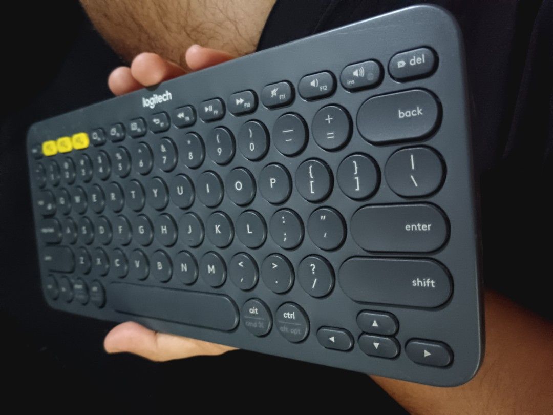 Logitech Wireless Keyboard (Category: Computer Keyboard) located in Manila. Submitted by kuyaemman (Listing ID 1338535680, Image 3). Description: Logitech Wireless keyboard no issue gumagana lahat keys gagamitin mo nalang RFS: Decluttering or Pag babawas ng gamit hindi ko na kasi nagagamit kaya benta ko nalang.