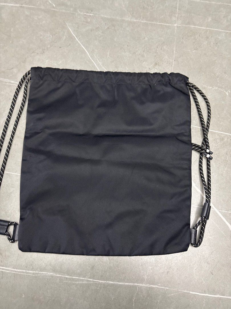 Longchamp backpack (Category: Bags & Wallets) located in Singapore. Submitted by threeday (Listing ID 1338505437, Image 2). Description: .