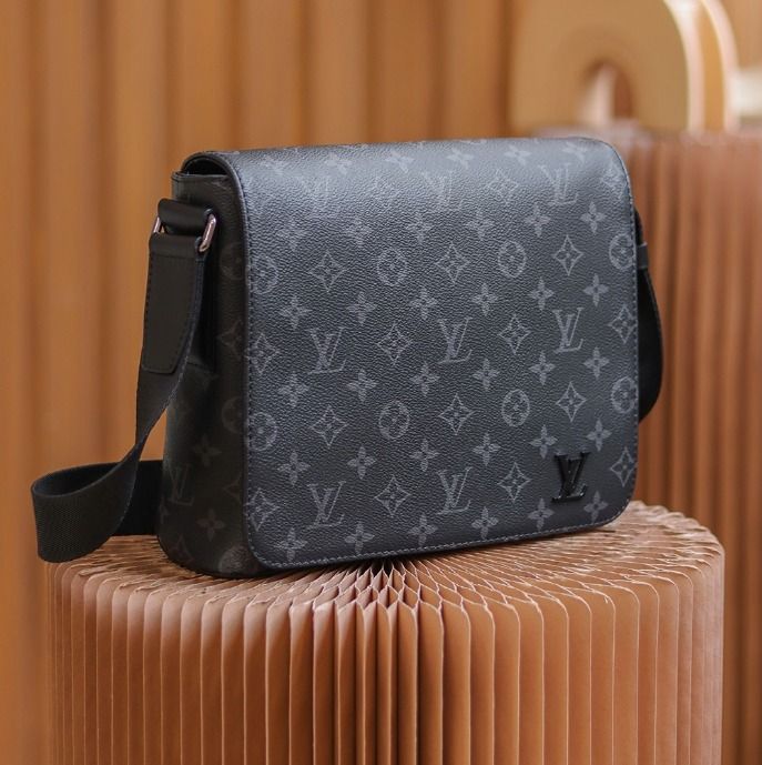 Louis Vuitton men s bag Men s Fashion Bags Belt bags Clutches and Pouches on Carousell