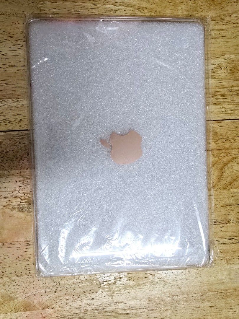 M1 Macbook hard case (Category: Laptops & Notebooks) located in Manila. Submitted by jolimerl (Listing ID 1338512634, Image 1). Description: like new M1 hard case, did not use.