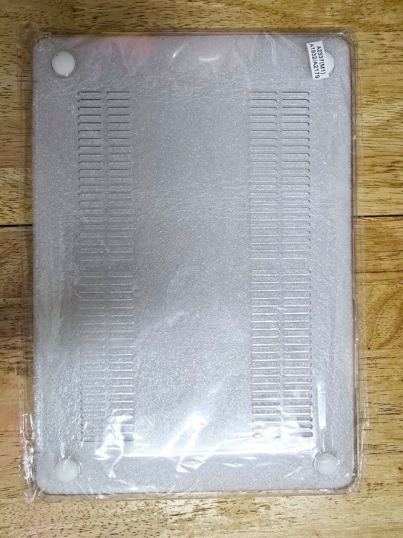 M1 Macbook hard case (Category: Laptops & Notebooks) located in Manila. Submitted by jolimerl (Listing ID 1338512634, Image 2). Description: like new M1 hard case, did not use.