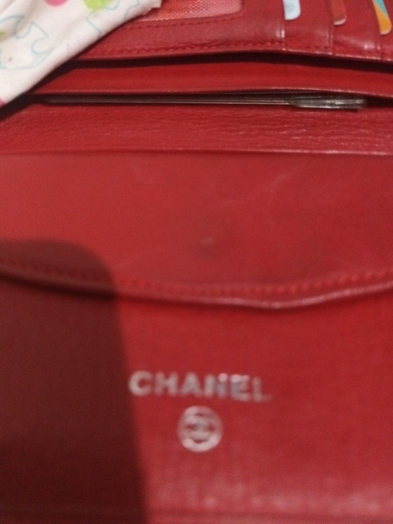 Mine chanel med wallet (Category: Luxury Bags & Wallets) located in Muntinlupa City. Submitted by youngforest_acb081 (Listing ID 1338573583, Image 3). Description: med size not guarranteed NO flaws super gnda p nia mluwag bills sec.hindi msikip.