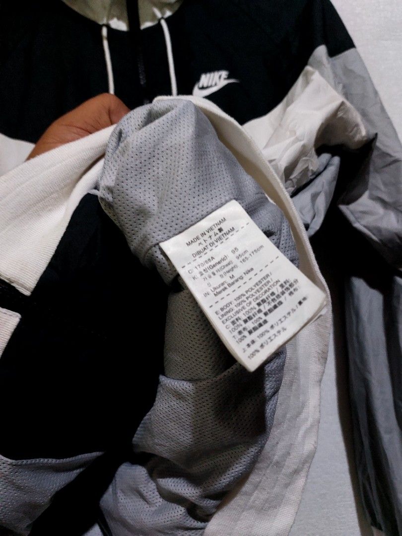 Nike 3 tone (Category: Coats, Jackets and Outerwear) located in Tagum. Submitted by roxasteofilo (Listing ID 1338630229, Image 3). Description: nike 3tone excellent condition size medium tag price 1300 free shipping po.