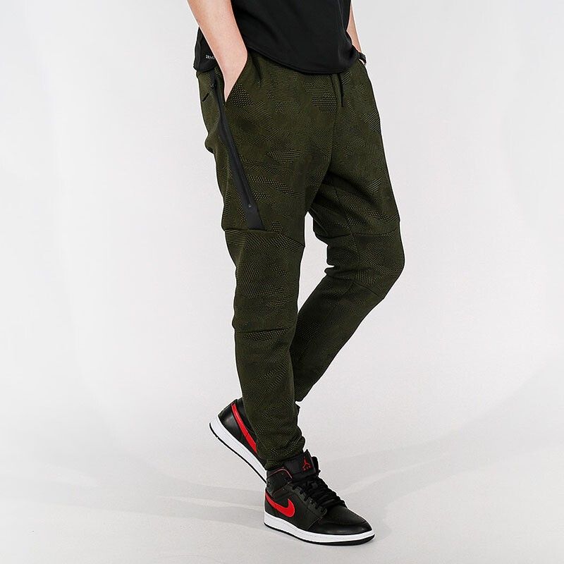 Nike techfleece jogger (Category: Joggers) located in Tagum. Submitted by roxasteofilo (Listing ID 1338606858, Image 2). Description: Ptpa Nike fleece Jogger/camo Excellent Condition No issue Size Medium tag(30-32) Haba 37 Price 1499 free shipping po.