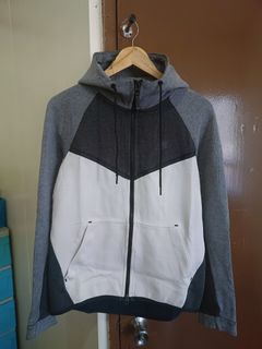 (Category: ) located in . Submitted by thriftglitz (Listing ID 1338497614, Image 1). Description: .