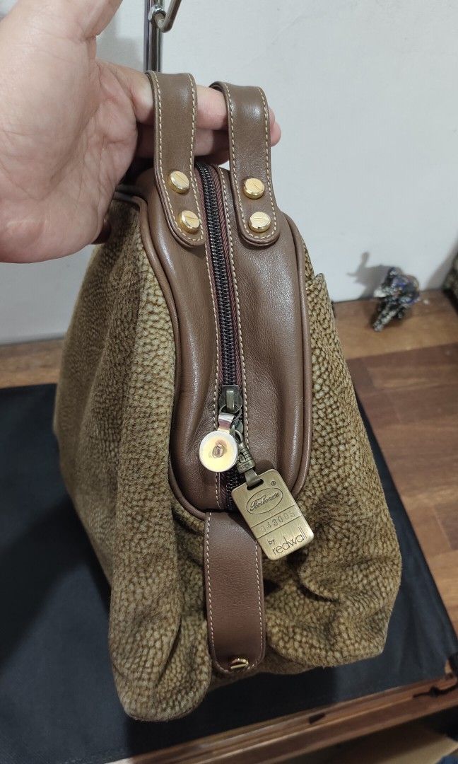Orig Borbonese Handbag (Category: Purses & Pouches) located in Santa Cruz. Submitted by retroflash (Listing ID 1338505550, Image 3). Description: l 12, h 9 inches no issue, very good condition.