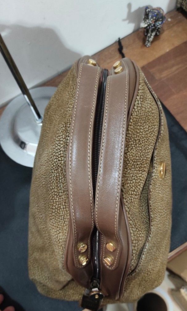 Orig Borbonese Handbag (Category: Purses & Pouches) located in Santa Cruz. Submitted by retroflash (Listing ID 1338505550, Image 2). Description: l 12, h 9 inches no issue, very good condition.
