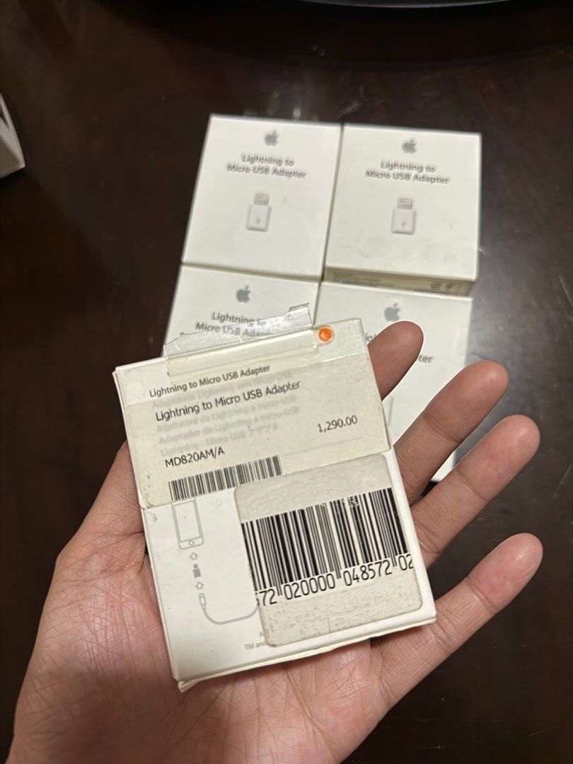 Original Apple Lightning to Micro Usb Adaptor (Category: Cables & Adaptors) located in Manila. Submitted by razelysonn (Listing ID 1338519388, Image 3). Description: 550 each Fixed price 5pcs only .