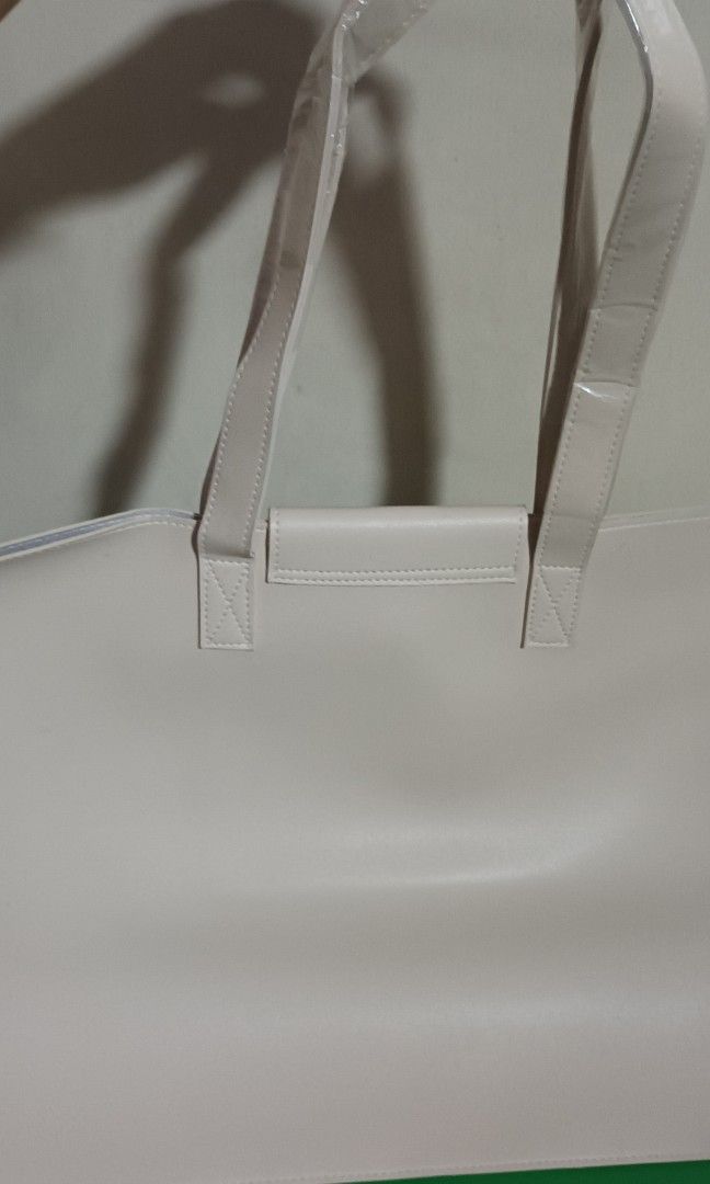 Personal Brand New Laptop Bag (Category: Laptop Bags & Sleeves) located in Quezon City. Submitted by itsmecleo (Listing ID 1338643624, Image 2). Description: Brand new laptop bag with tag price Daily Vegan Leather Unisex Nothing more to discuss Message me for those interested...🙂🫰.