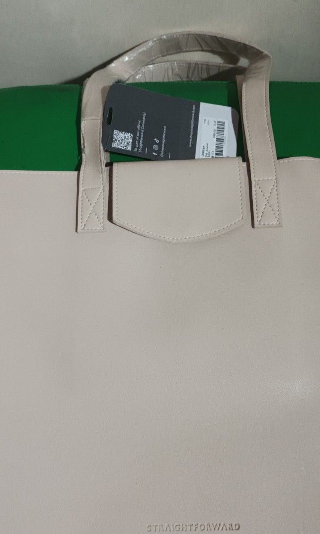 Personal Brand New Laptop Bag (Category: Laptop Bags & Sleeves) located in Quezon City. Submitted by itsmecleo (Listing ID 1338643624, Image 1). Description: Brand new laptop bag with tag price Daily Vegan Leather Unisex Nothing more to discuss Message me for those interested...🙂🫰.