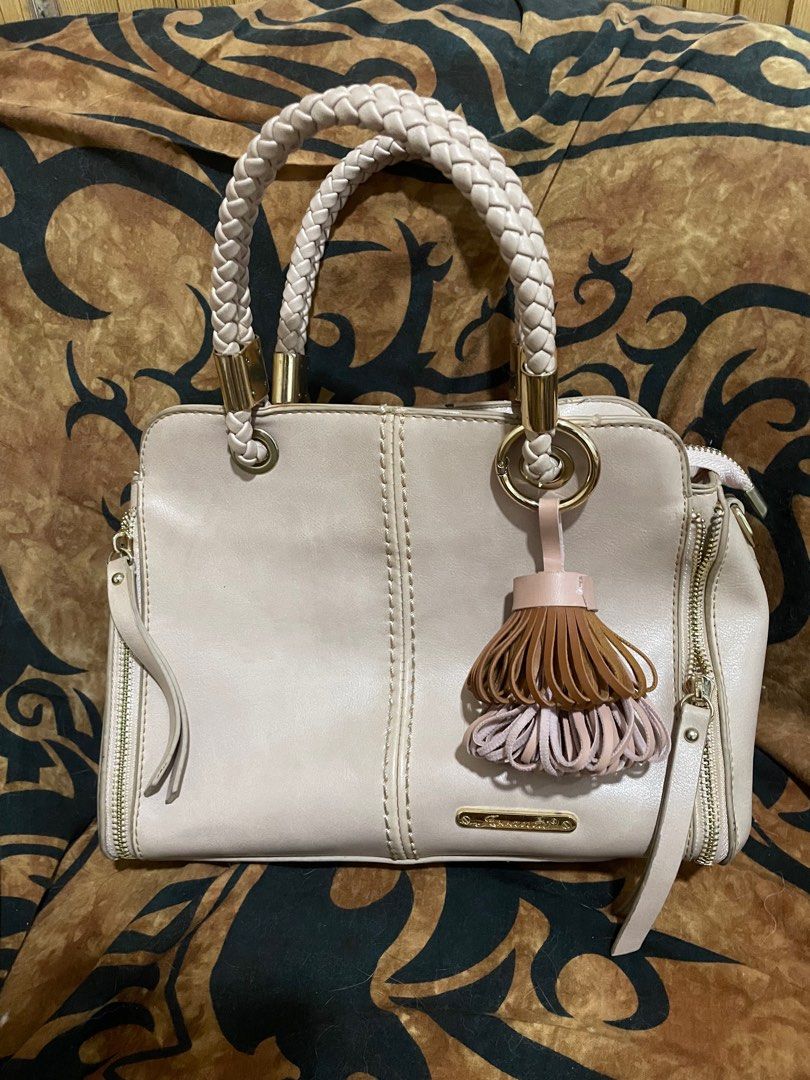 Pink Shoulder Bag (Category: Shoulder Bags) located in Manila. Submitted by adrchn (Listing ID 1338572232, Image 1). Description: Rfs: declutter Defect: small tear due to age (see pic).