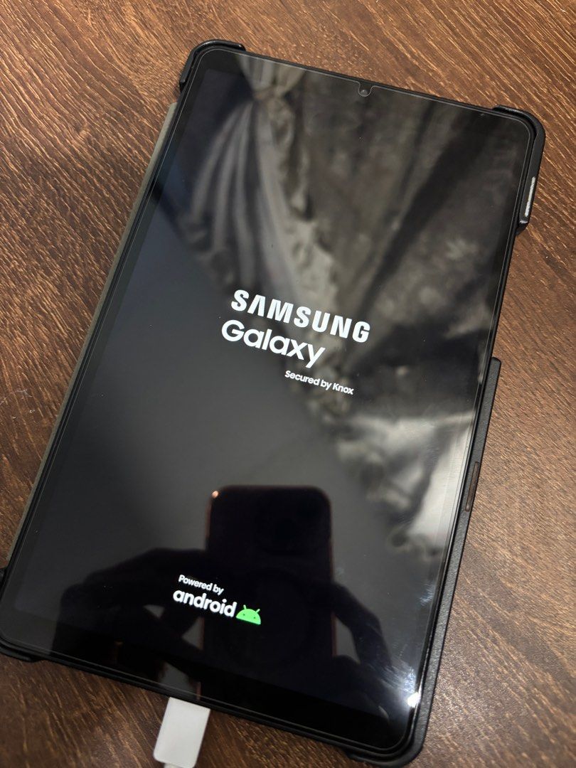 Samsung Galaxy Tab - A9 64GB Wifi (Category: Android) located in Quezon City. Submitted by loui3 (Listing ID 1338597285, Image 1). Description: MEETUP ONLY, No shipping Bought around July 2024 in Samsung store Vertis North includes Tempered Glass and Cover - **Display**: 8.7-inch TFT LCD with a resolution of 800 x 1340 pixels. - **Processor**: Mediatek Helio G99 chipset. - **RAM**: Options of 4GB or 8GB. - **Storage**: 64GB or 128GB, expandable v