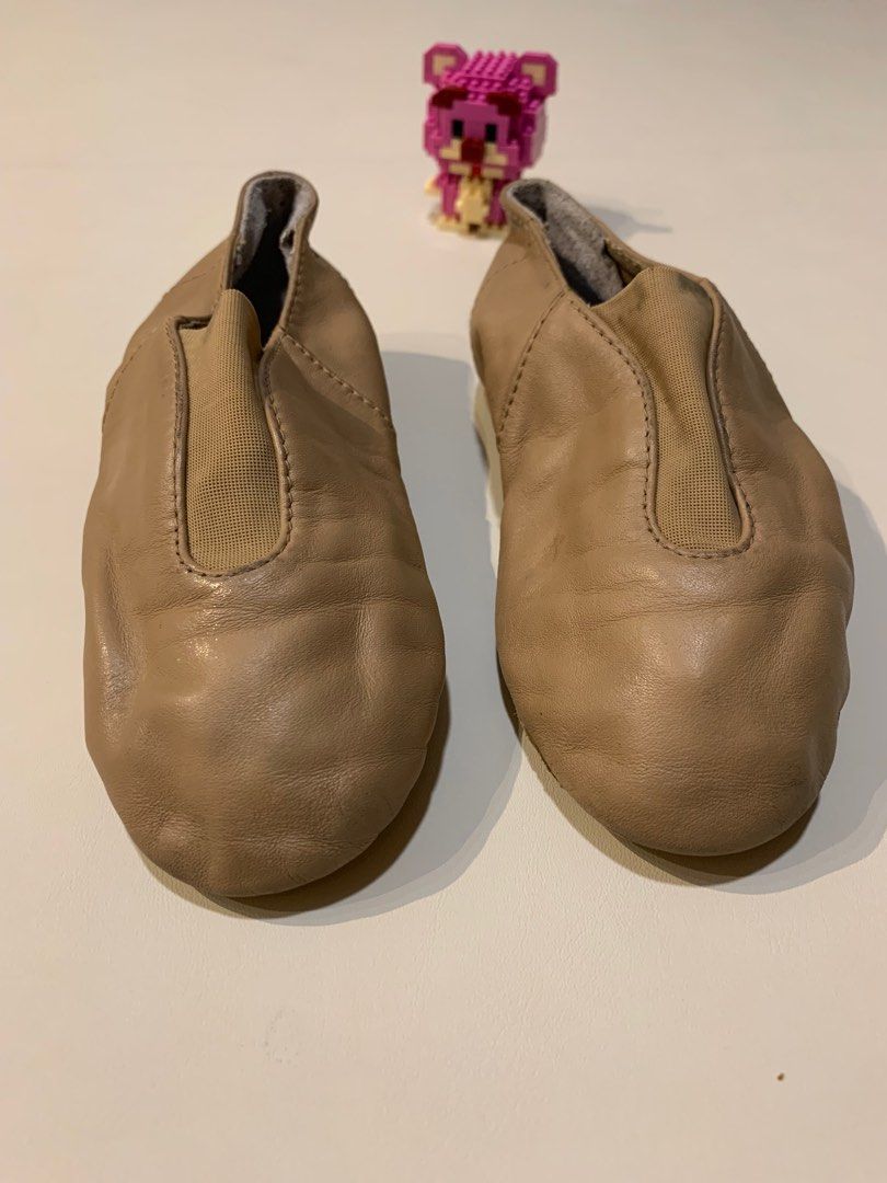 Tan Bloch Leather Kids Jazz Shoes Size 10 .5 (Category: Babies & Kids Fashion) located in Singapore. Submitted by Lovey0212 (Listing ID 1338593179, Image 1). Description: Retail price : $85.