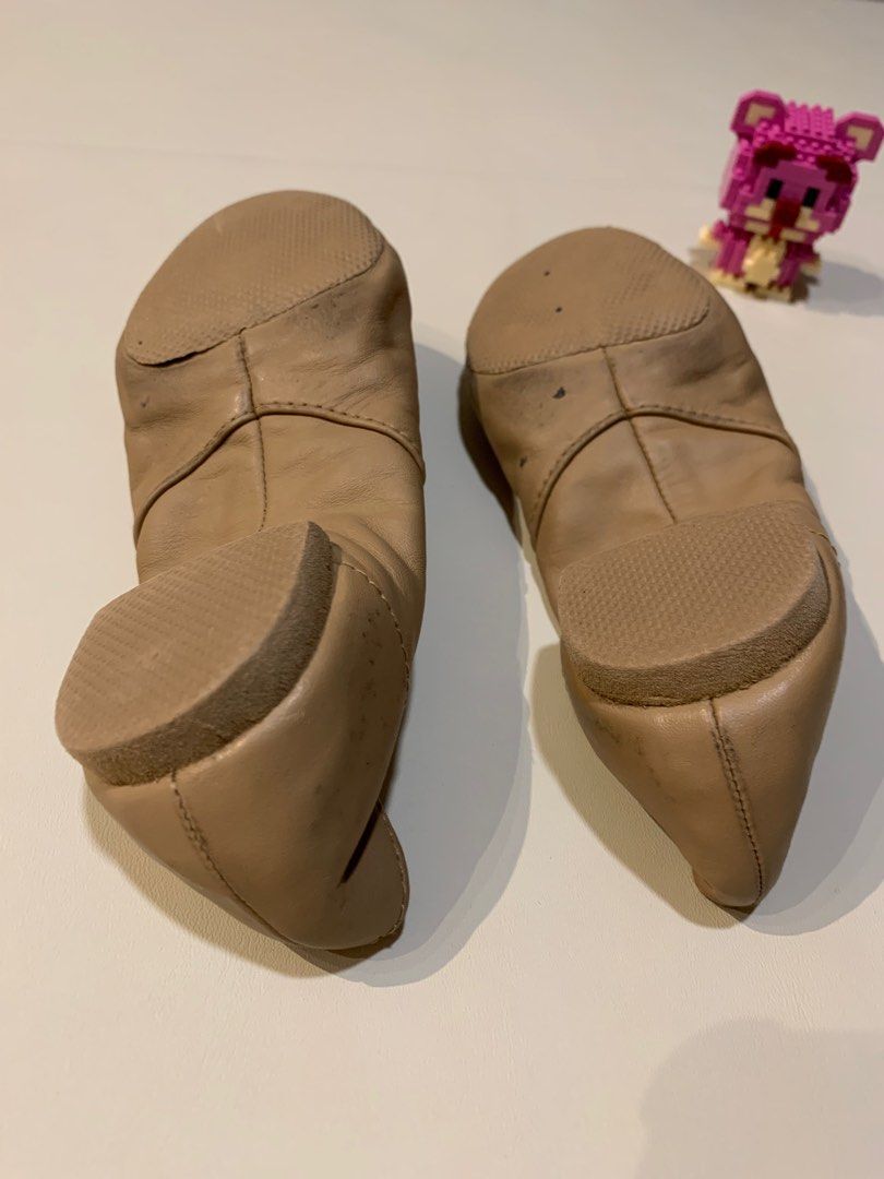 Tan Bloch Leather Kids Jazz Shoes Size 10 .5 (Category: Babies & Kids Fashion) located in Singapore. Submitted by Lovey0212 (Listing ID 1338593179, Image 2). Description: Retail price : $85.