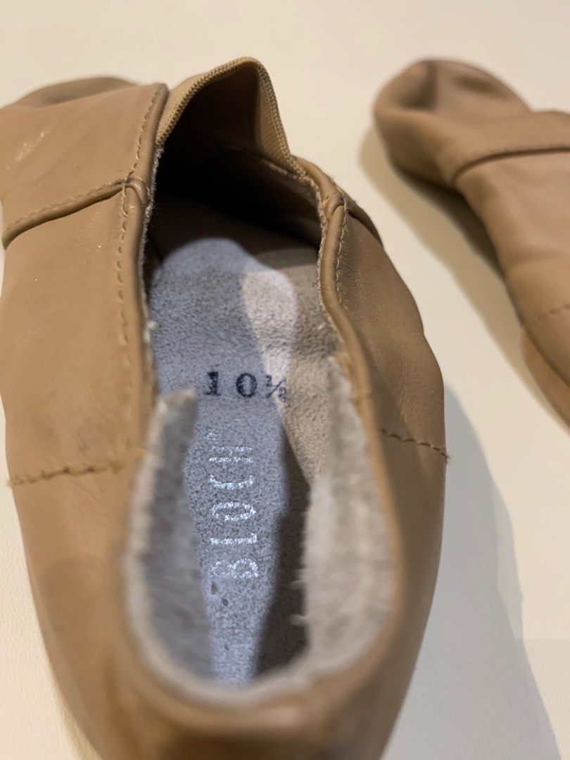 Tan Bloch Leather Kids Jazz Shoes Size 10 .5 (Category: Babies & Kids Fashion) located in Singapore. Submitted by Lovey0212 (Listing ID 1338593179, Image 3). Description: Retail price : $85.