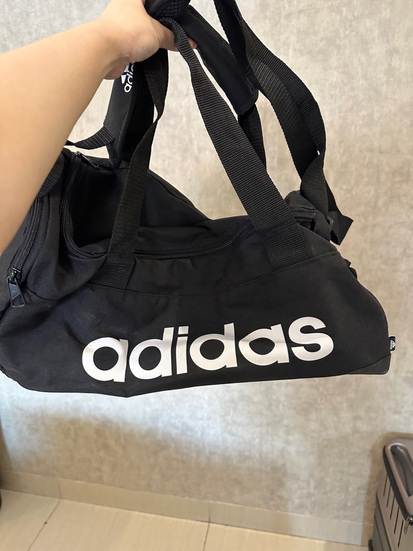 Tas gym adidas original Fesyen Pria Tas Dompet Lainnya di Carousell