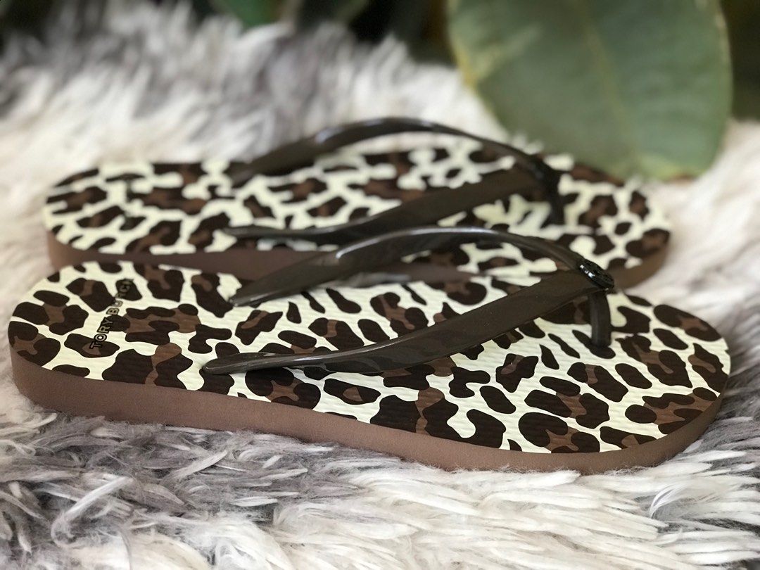 TORY BURCH FLIP FLOPS IN LEOPARD PRINTS S5 (Category: Slippers and slides) located in Lapu-Lapu City. Submitted by Glamorouslybeautiful (Listing ID 1338636740, Image 3). Description: ☘️💖👣T O R Y B U R C H FLIP FLOPS in LEOPARD PRINTS unused Size 5 Perfect for your happy feet🦶 🤩Light weight and comfy to wear New🥰💋💋.
