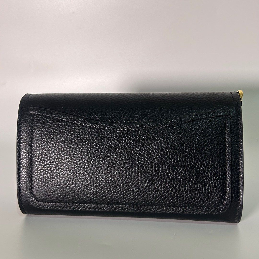 Tory Burch Thea Flap Crossbody (Category: Luxury Bags & Wallets) located in Makati City. Submitted by lux.mariah (Listing ID 1338615375, Image 2). Description: 💯 Guaranteed authentic Complete Inclusions with Paperbag. Mop: Gcash / Maya / Bdo Mode of Delivery: J&t / Lalamove.