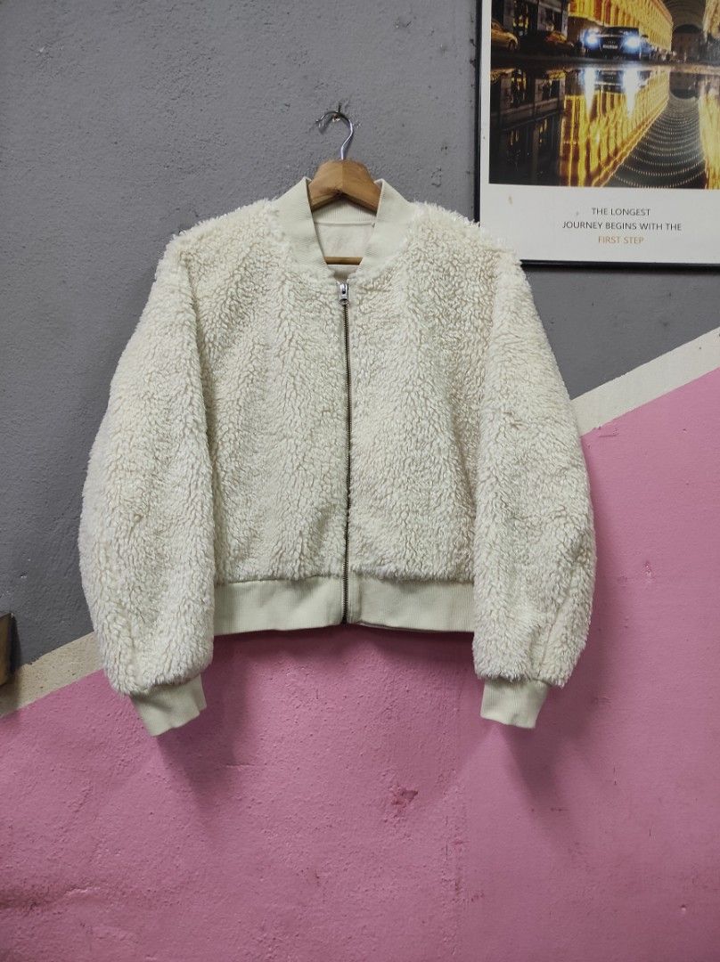 ut uniqlo plain bomber jacket sweater fleece Sherpa style fashion Women s Fashion Coats Jackets and Outerwear on Carousell