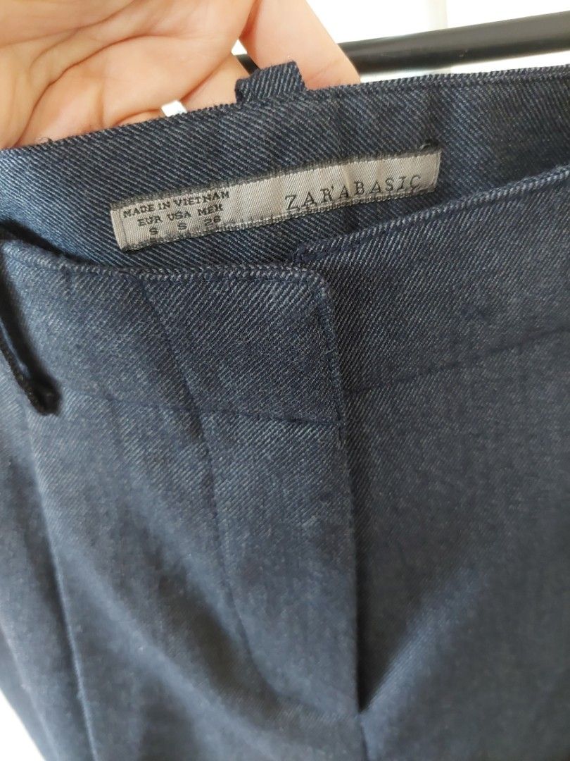 Zara Basic (Kategori: Bawahan) berada di Surabaya. Dikirim oleh MyMall21 (ID iklan 1338524547, Gambar 3). Deskripsi: L Pinggang 74cm L Panggul 90cm celana bisa buat ke kantor.