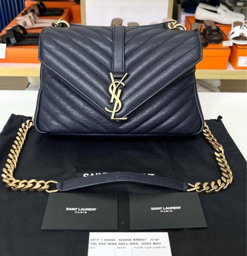 2017 medium college (Category: Luxury Bags & Wallets) located in Santa Ana. Submitted by astonandariana (Listing ID 1338684841, Image 1). Description: .