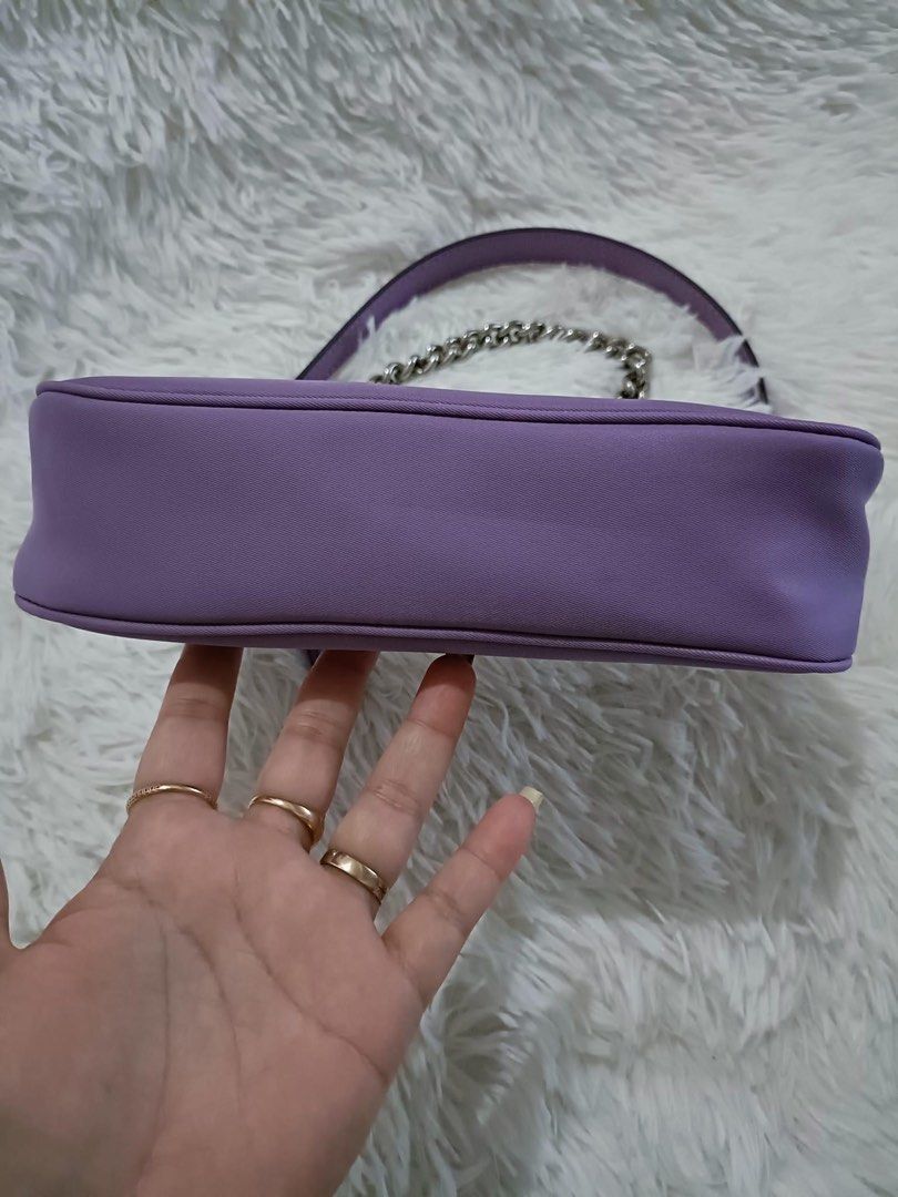 Authentic Tory Burch Small Mercer Spazzolato Crescent Bag (Category: Luxury Bags & Wallets) located in Quezon City. Submitted by jhaediah (Listing ID 1338791431, Image 3). Description: good as new original.