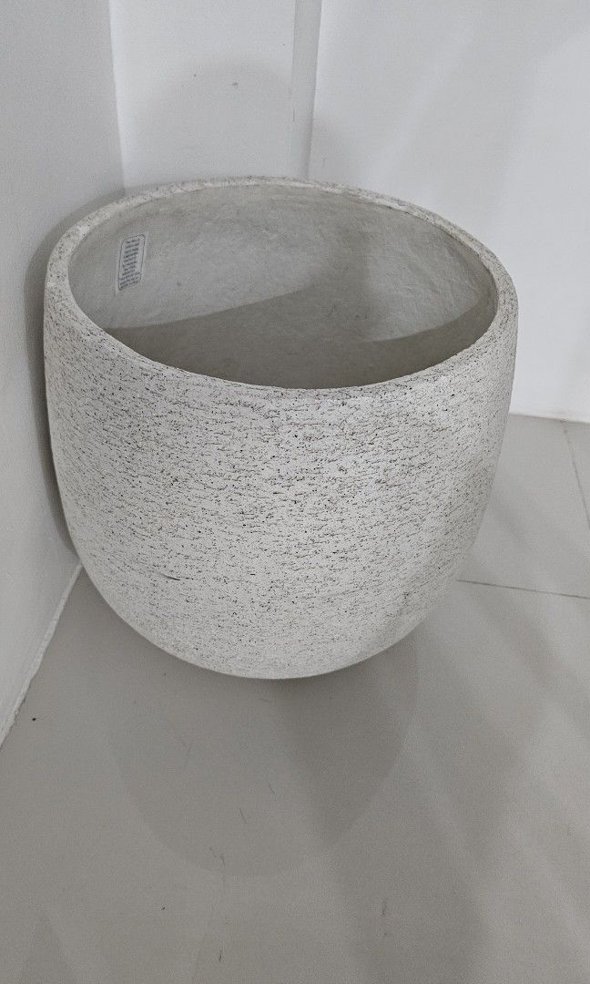 Big Flower Pot From Japan (Handmade) (Category: Other Home Decor) located in General Santos City (Dadiangas). Submitted by markinho_ideas (Listing ID 1338655204, Image 3). Description: Dimensions: 20×15 inches approximately (will measure it by request) Sobrang Ganda.