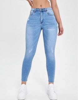 (Category: ) located in . Submitted by _bbwardrobe_ (Listing ID 1338763980, Image 1). Description: .