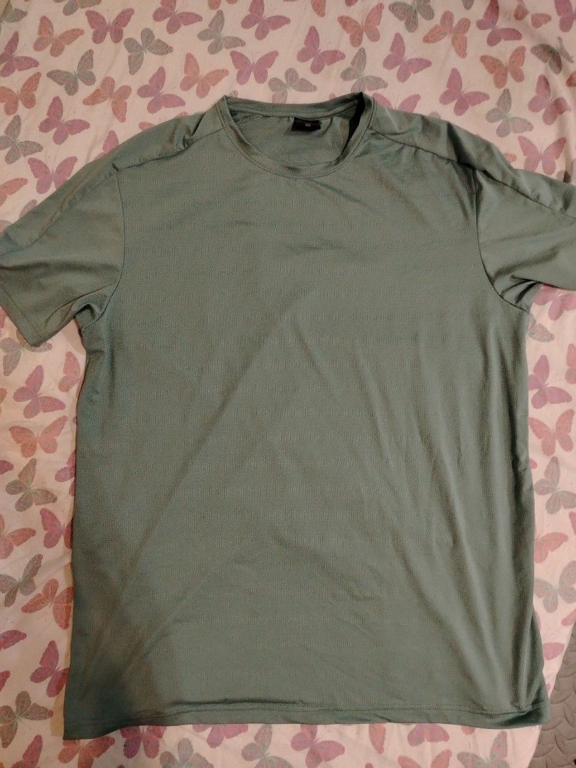 Cotton Tree Gym Shirt Dark Green (Category: Activewear) located in Manila. Submitted by elithrift (Listing ID 1338809712, Image 1). Description: NEGOTIABLE!! Like new High quality Sweat proof and breathable.