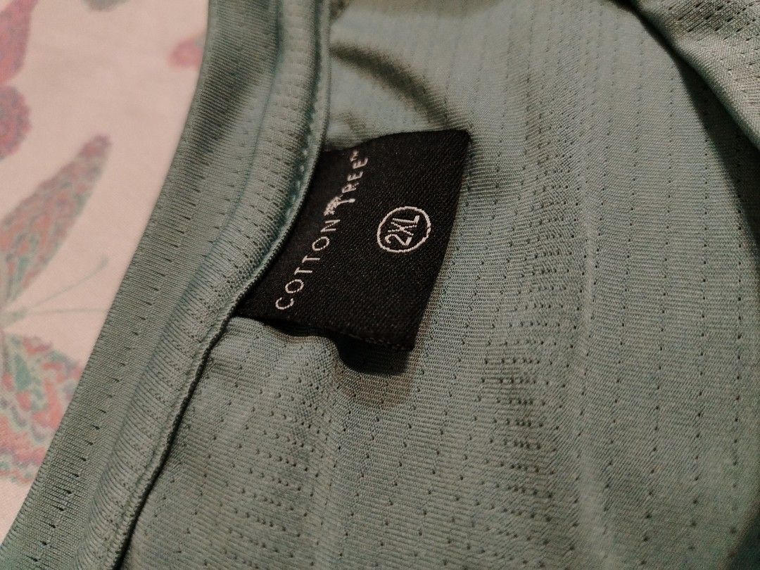 Cotton Tree Gym Shirt Dark Green (Category: Activewear) located in Manila. Submitted by elithrift (Listing ID 1338809712, Image 2). Description: NEGOTIABLE!! Like new High quality Sweat proof and breathable.