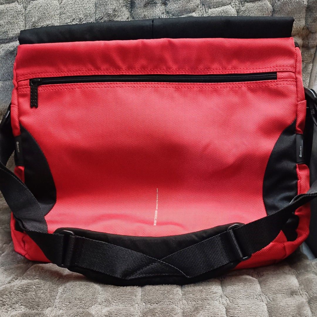 Delsey Crosstrip Messenger Bag (Category: Sling Bags) located in Quezon City. Submitted by pedro_penduko (Listing ID 1338745777, Image 2). Description: Brand New Delsey Cross Trip Messenger Bag Authentic Bought at The Travel Club for 5k 12L size, Can fit 13 and 15 inches Laptop No laptop Sleeve Shipping via LBC Grab or Lalamove (Buyer pays for the shipping) Pick Up at Crossroads Tandang Sora.