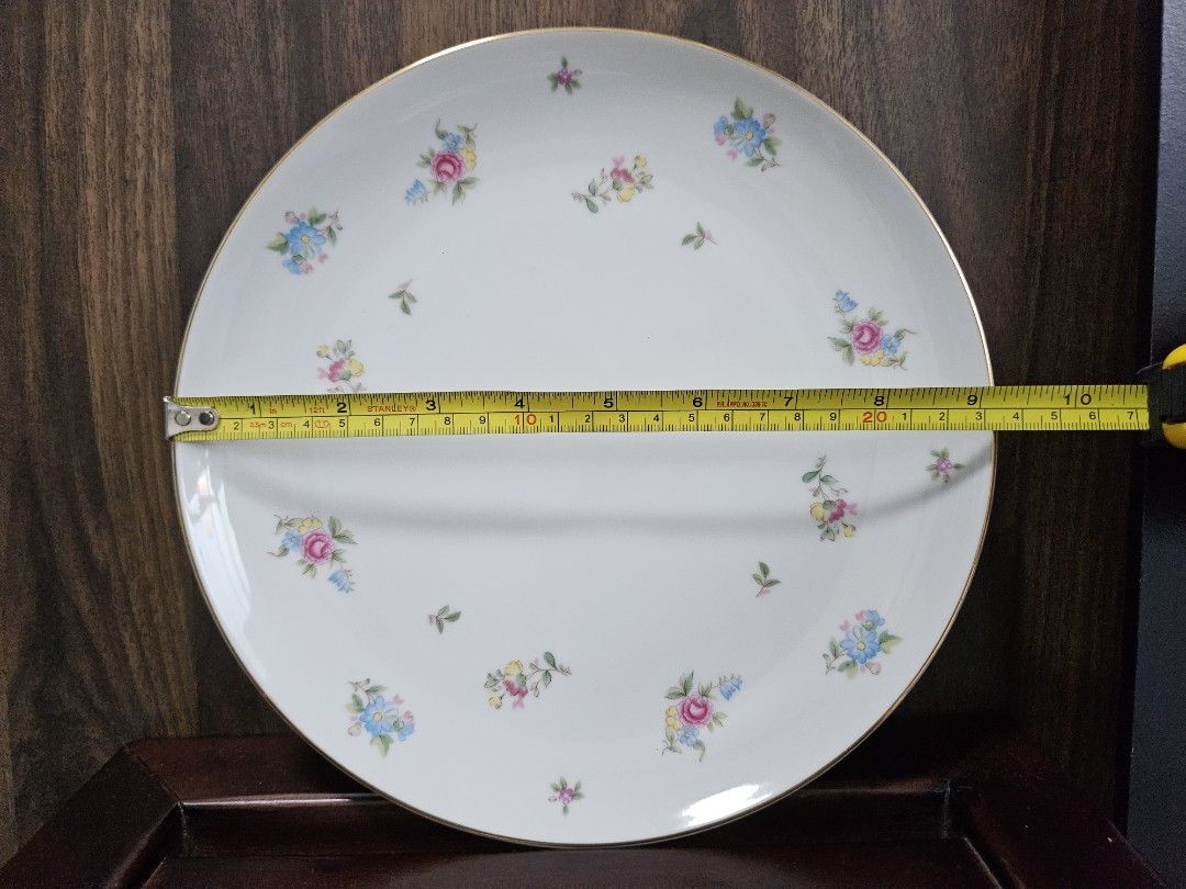Fleur fine china 6943 seito dinner plate (Category: Dinnerware & Cutlery) located in Quezon City. Submitted by sellwithmeeeee (Listing ID 1338754845, Image 3). Description: Fleur fine china 6943 seito dinner plate approx 9inches 4 pcs for P399.