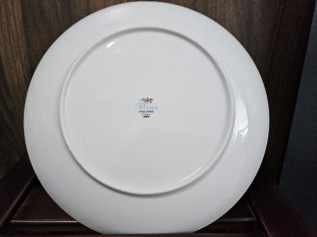 Fleur fine china 6943 seito dinner plate (Category: Dinnerware & Cutlery) located in Quezon City. Submitted by sellwithmeeeee (Listing ID 1338754845, Image 2). Description: Fleur fine china 6943 seito dinner plate approx 9inches 4 pcs for P399.