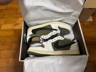 (Category: ) located in . Submitted by sidekick_sneakers (Listing ID 1338767498, Image 1). Description: .