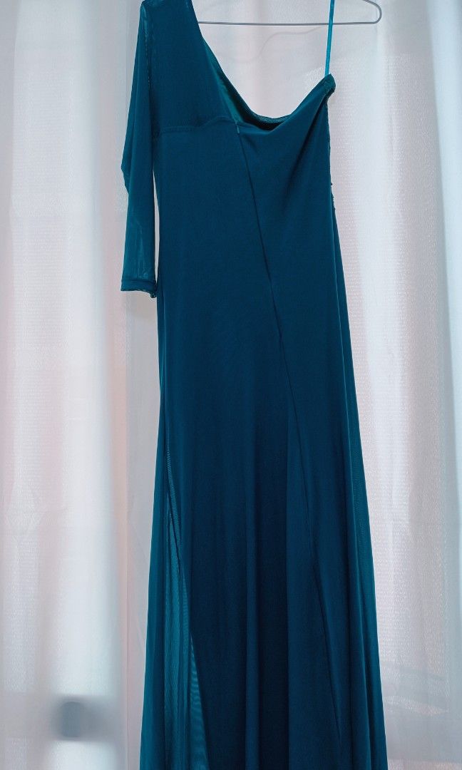 Karimadon Evening Long Gown - Teal Blue (Category: Evening dresses & gowns) located in Manila. Submitted by mhonicz (Listing ID 1338703300, Image 2). Description: Karimadon Evening Long Gown - Color : Teal Blue - One side off shoulder style - Chiffon fabric with inner linings, silk - Tag, Karimadon - Fit medium to large body frame - Waist line 26 to 30 - Suitable in any formal / evening occasions - RFS: one time use (evening party) needs to declu