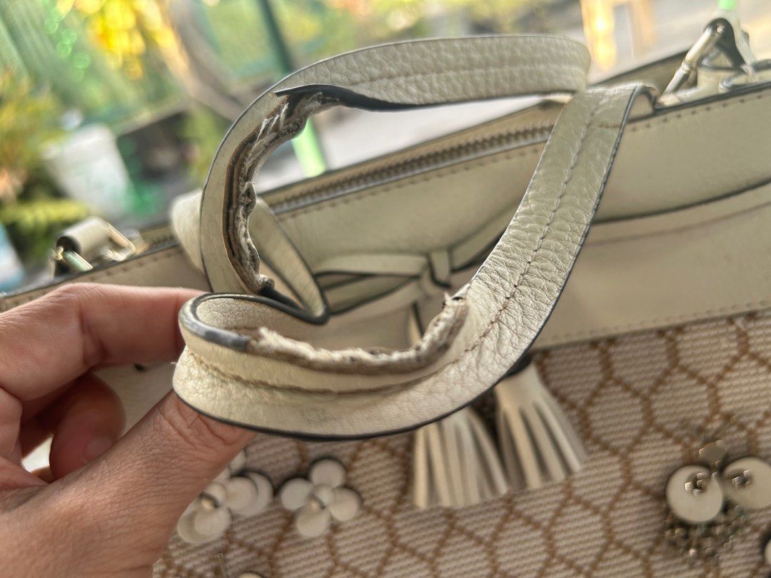 kate spade two way bag (Category: Luxury Bags & Wallets) located in Malabon City. Submitted by everythinggoeson (Listing ID 1338744826, Image 3). Description: .