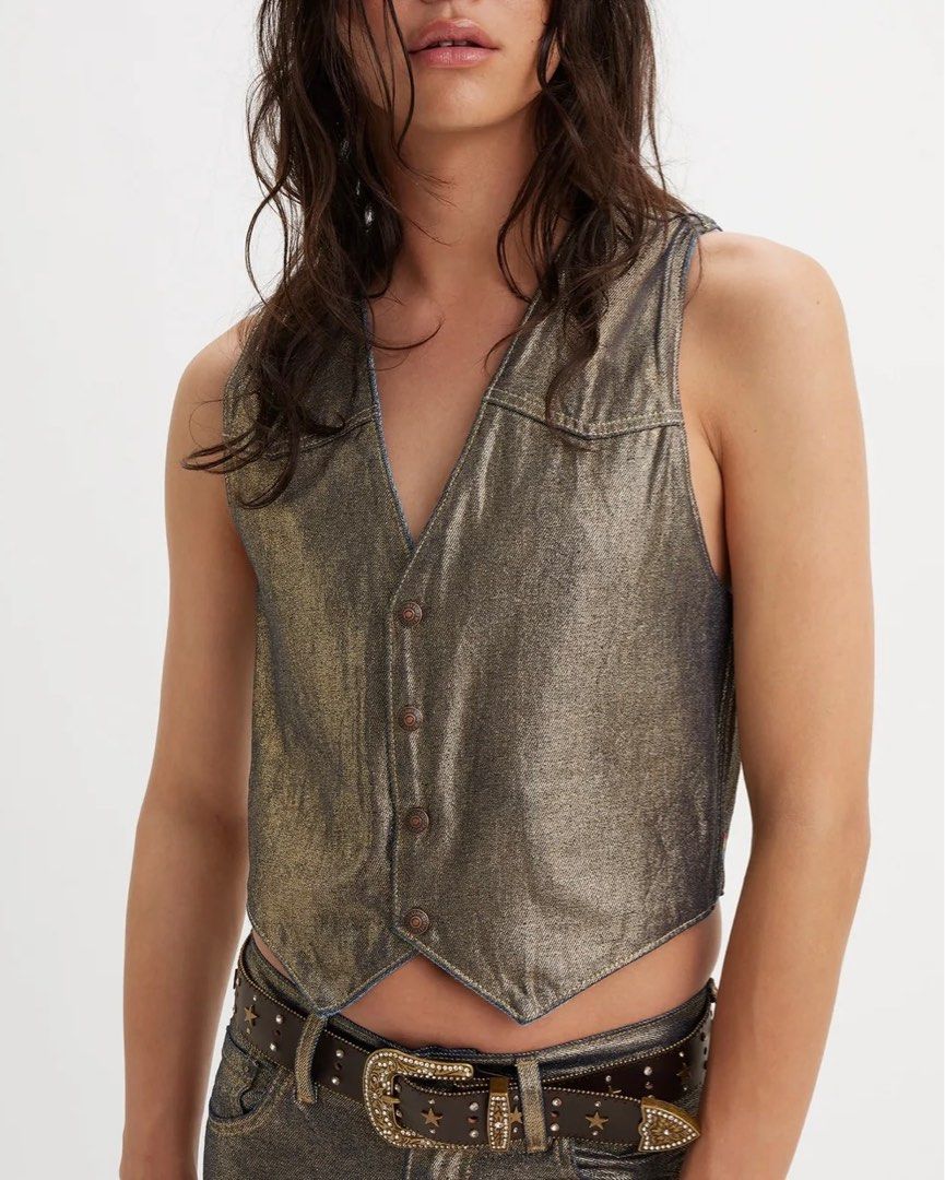 LEVI’S REVERSIBLE COWBOY VEST (Category: Vests) located in Caloocan City. Submitted by eevsuuuh (Listing ID 1338737142, Image 2). Description: Never Used from Pride Collection OG PRICE ₱5000.