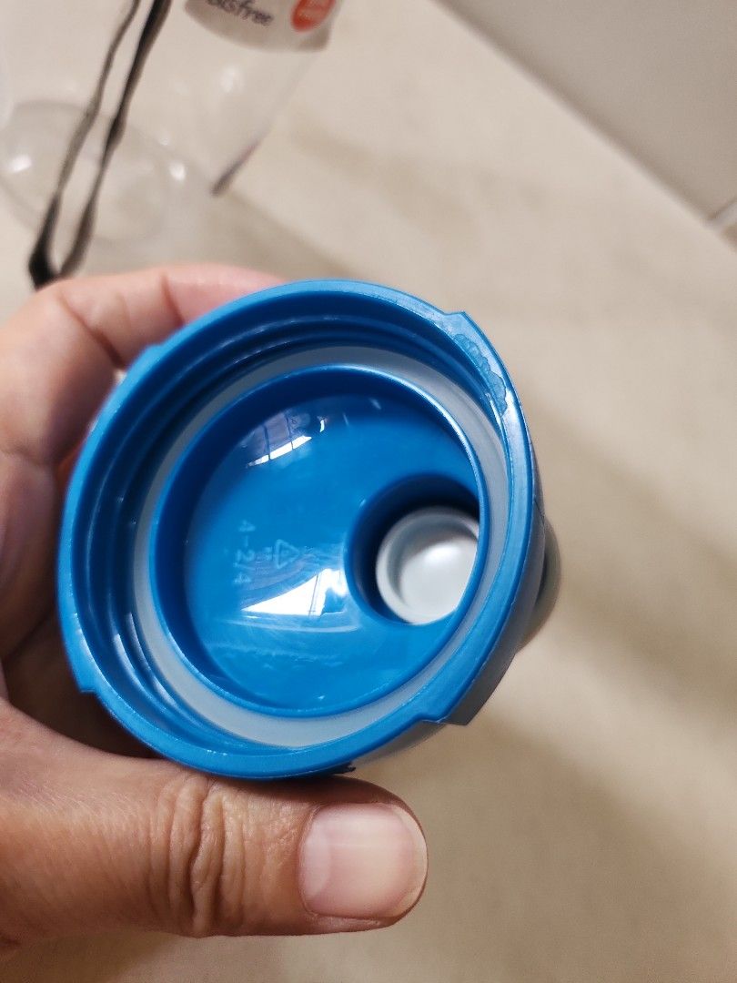 Locknlock water bottle 500ml (Category: Water Bottles & Tumblers) located in Quezon City. Submitted by prelovedisle.ph (Listing ID 1338691742, Image 3). Description: Preloved locknlock 500ml water bottle. No issues. Wysiwyg. #locknlock #locknlockwaterbottle #waterbottle.