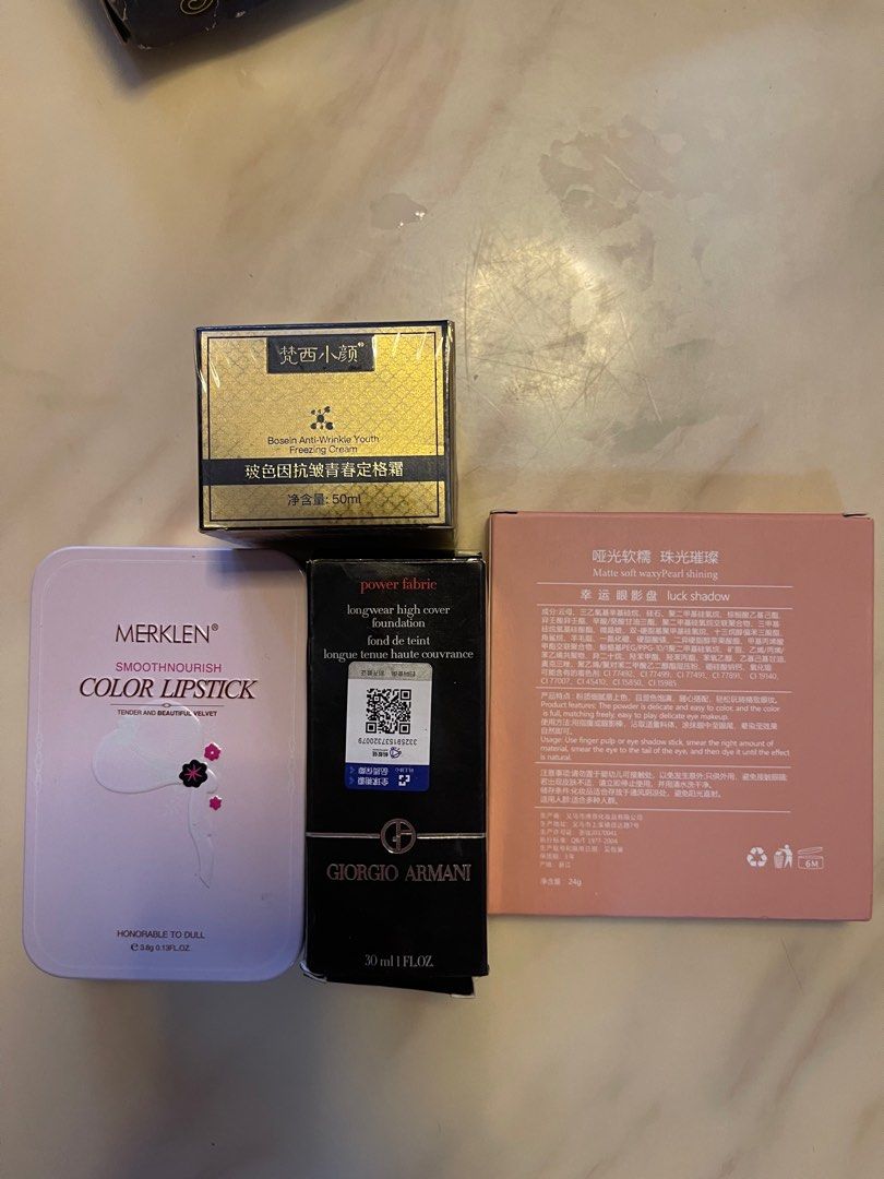 Make up set (Category: Makeup) located in Singapore. Submitted by bimbo_2_b (Listing ID 1338663744, Image 2). Description: .