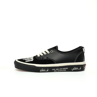 (Category: ) located in . Submitted by sneakers-shop (Listing ID 1338777202, Image 1). Description: .